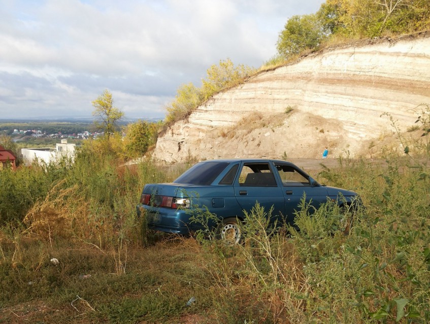 В Уфе на пустыре найден разбитый легковой автомобиль