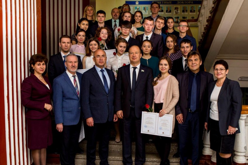 Студентам-медикам вручили именные стипендии главы Башкирии