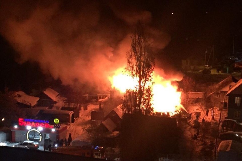 В Уфе ночью сгорели два здания