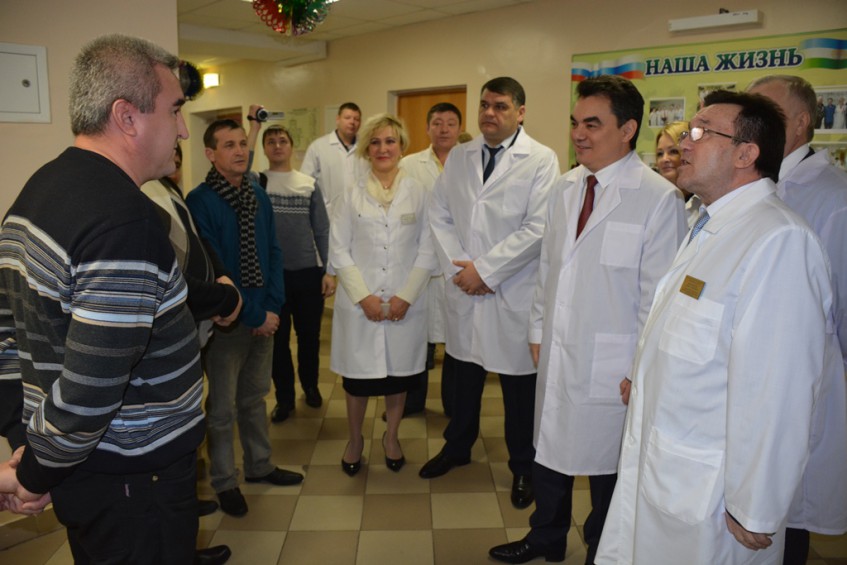 Мэр Уфы поздравил пациентов психиатрической больницы с наступающим Новым годом