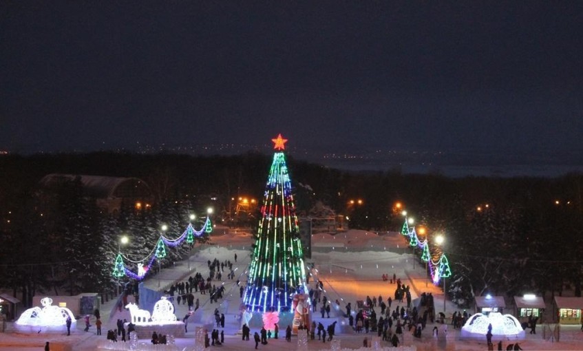 В Уфе Новый год на площади Ленина встретили тысячи горожан