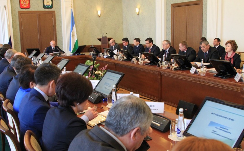 Рустэм Хамитов провел заседание правительства Башкортостана