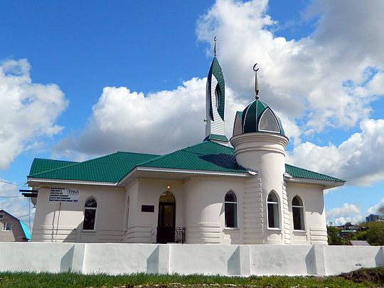 За собственные деньги женщина построила и содержит мечеть в Уфе