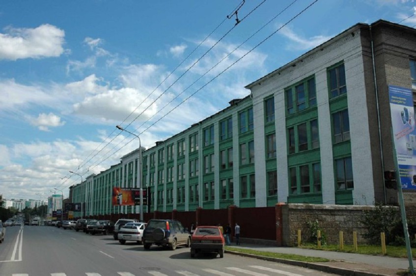 В столице Башкирии реконструируют фасад здания Уфимского приборостроительного производственного объединения
