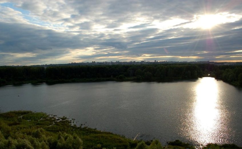 В Уфе на озере Теплом прошел экологический субботник