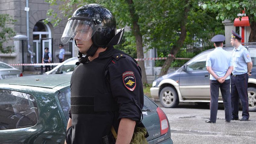 В Уфе полиция оцепила штаб Алексея Навального