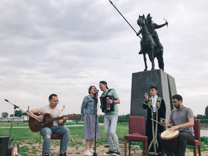 Башкирская группа «Zaman» выступила у памятника башкирским воинам в Голландии